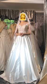 Шикарное свадебное платье от бренда Raziya. Дорогие кружева и атлас