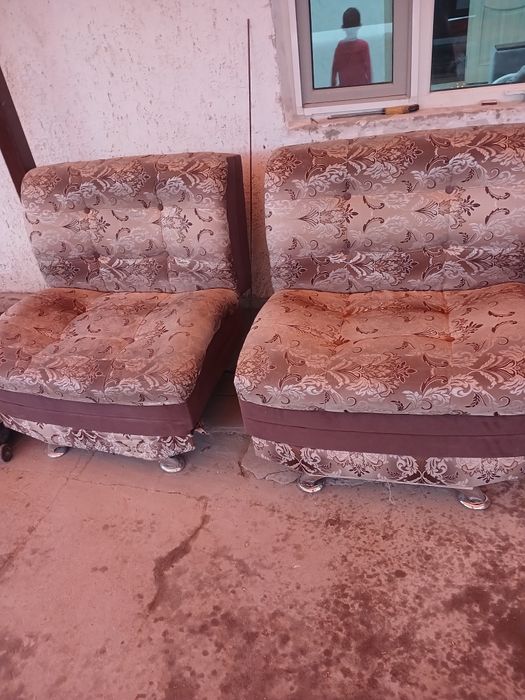 Два мягких кресла