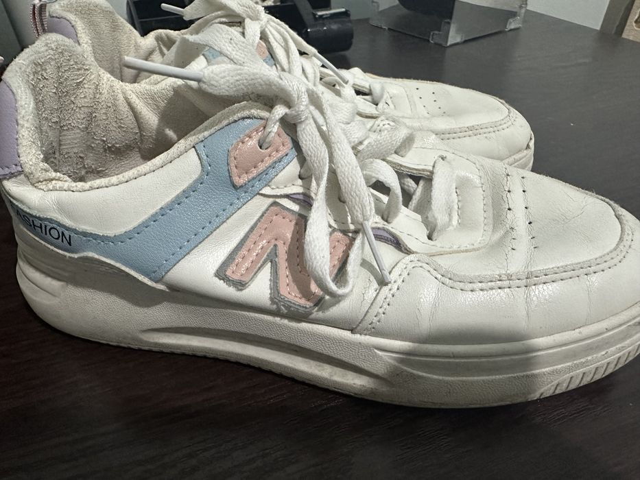 Кроссовки для девочки