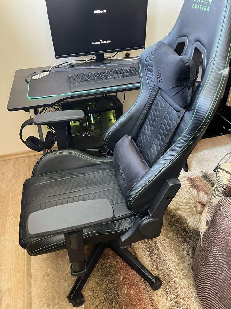 Геймърски стол Razer