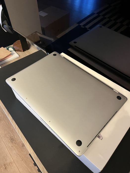 Macbook Pro 15" Touchbar 2018 i7 2.6 Ghz, 16GB ram, 512 SSD