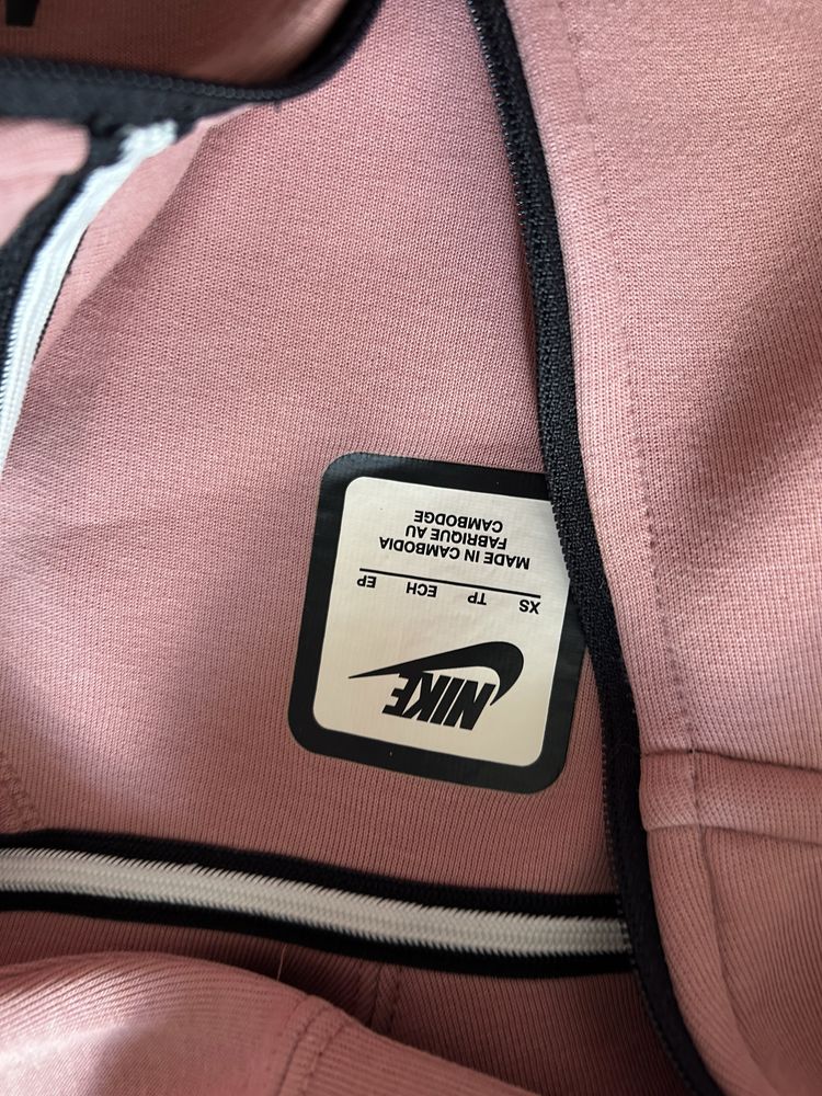Розов Nike Tech Fleece оригинален Xs размер