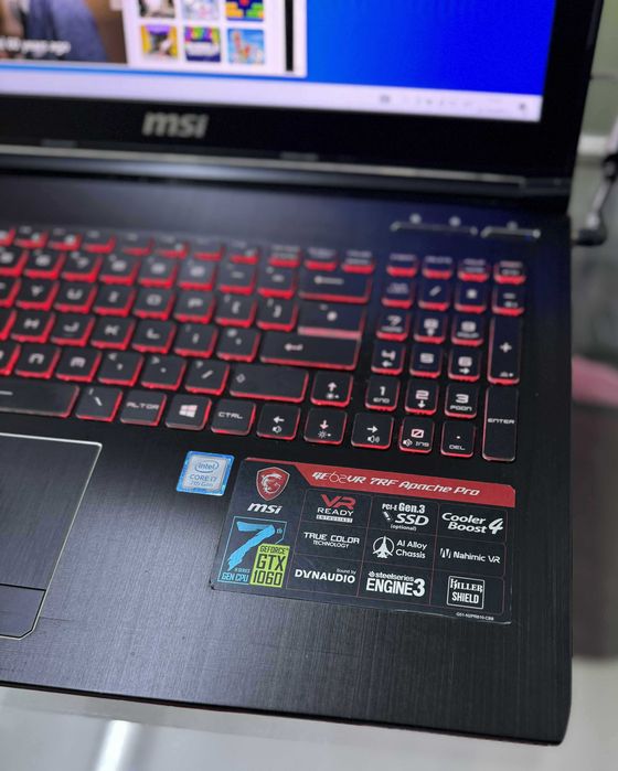 Лаптоп MSI 7RF apache pro