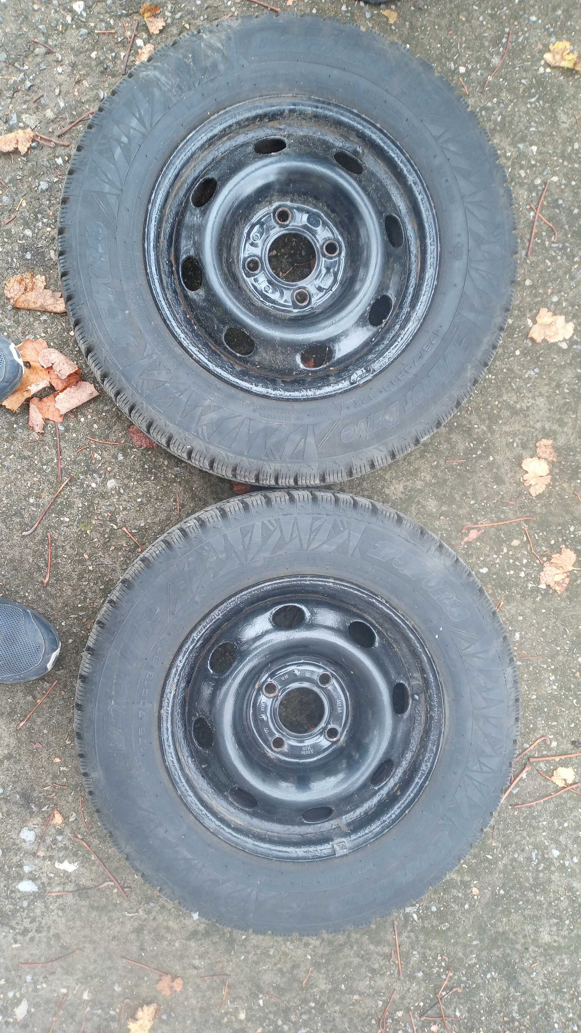 Зимни гуми 13 цола с джанти от рено
