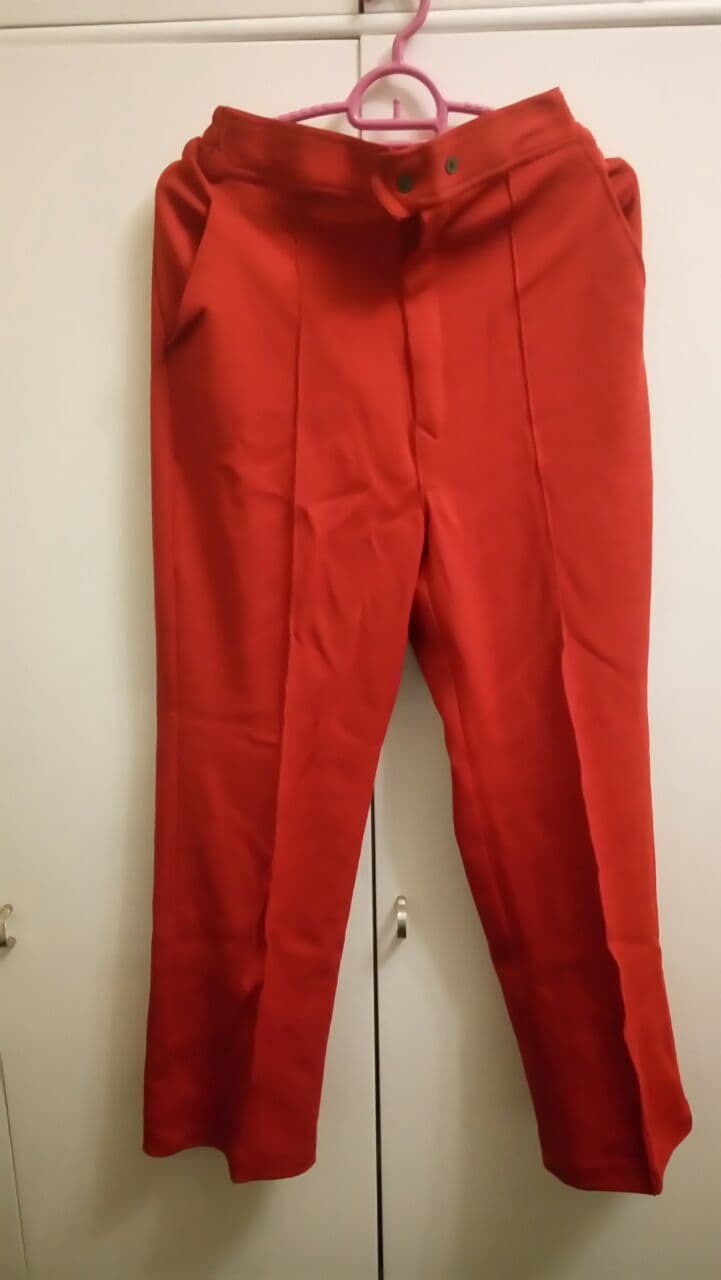 Красный спортивный костюм размера S