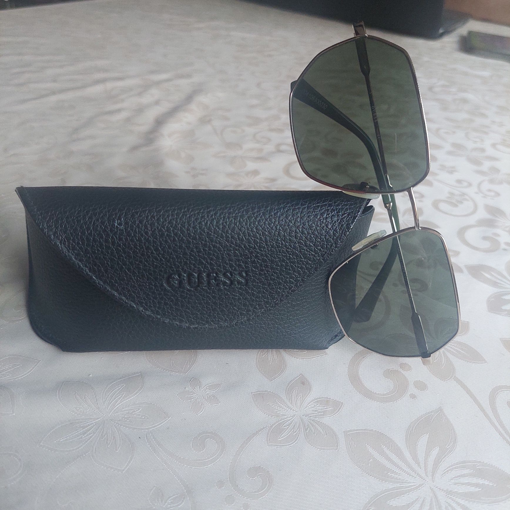 Унисекс очила Guess