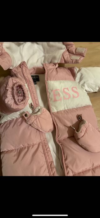 Продавам космонавт гащеризон Guess розов