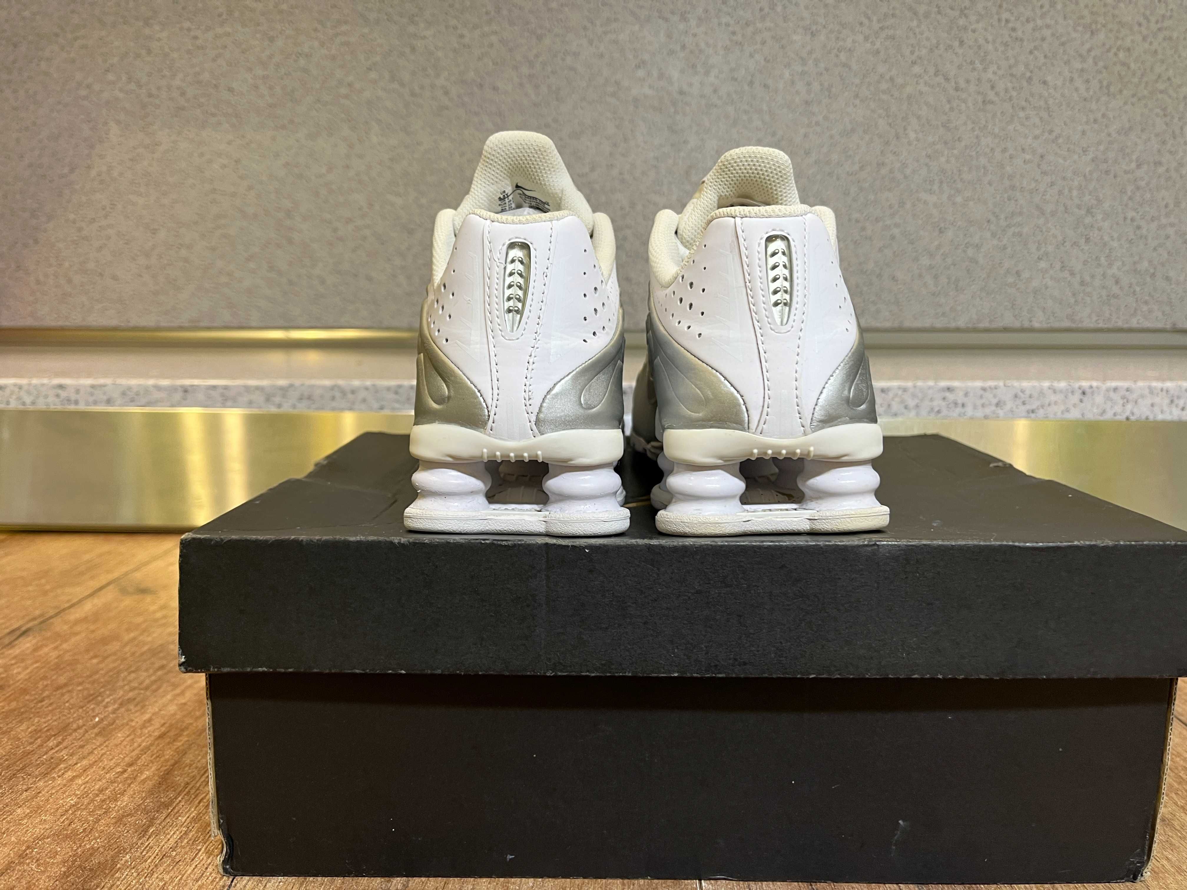 ОРИГИНАЛНИ *** Nike Shox R4 'White Metallic Silver'