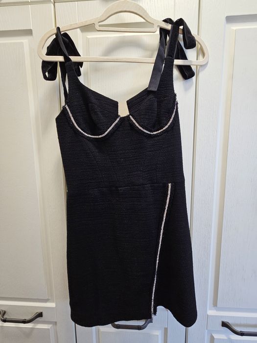 Черна рокля Avin