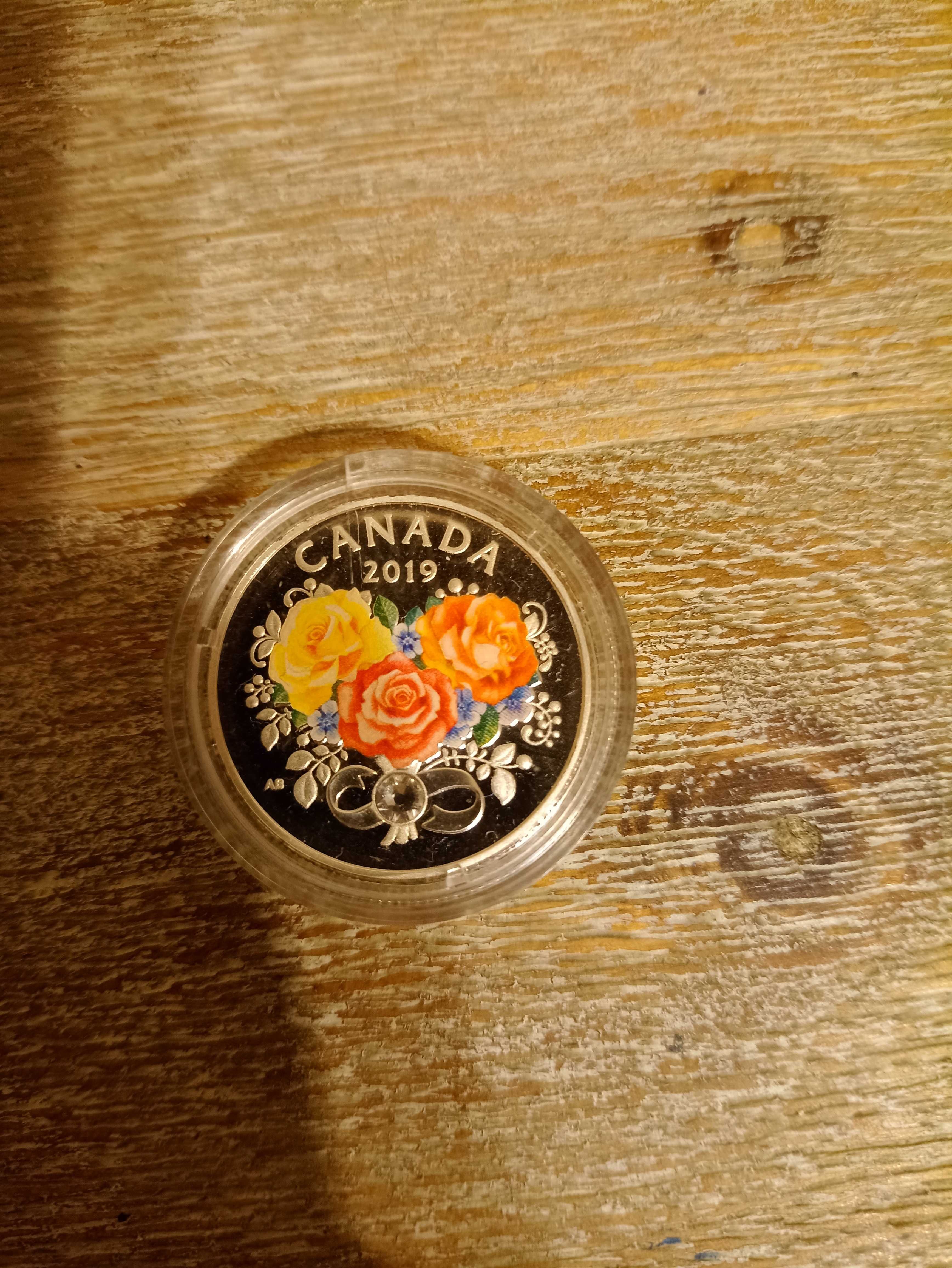 Vand moneda de argint cu Regina Elisabeta 2