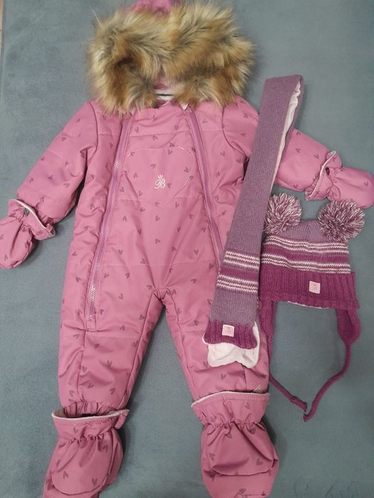 Продам комбинезон для девочки