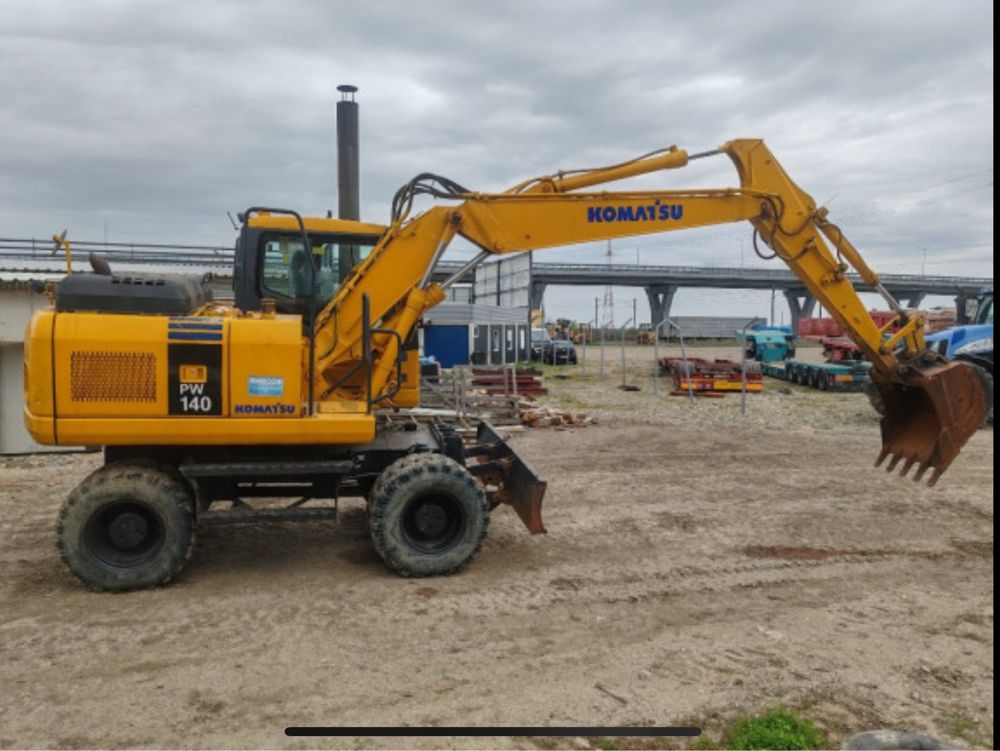 Excavator pe Roti Komatsu PW140-7