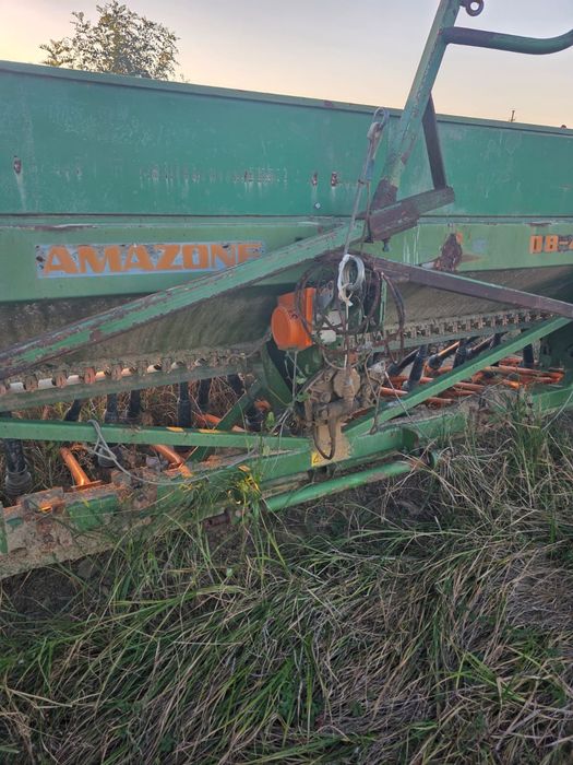 Vand urgent semanatoare amazone d8-40 super