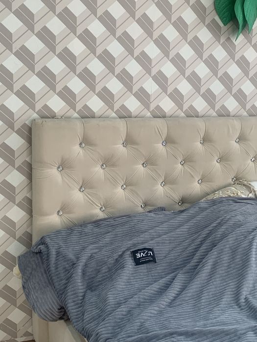 Продаю двух спальны кровать двух стороная расскладушка пользовались г