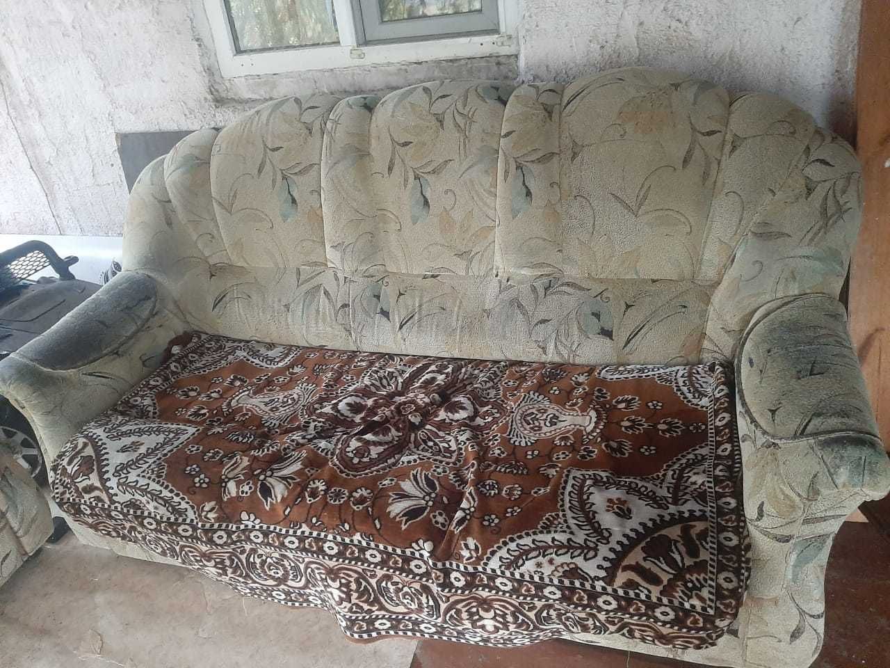 Диван, софа и кресло б/у