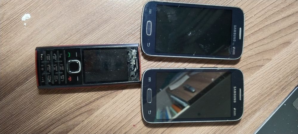 Продам телефоны ,может кому нужно для запчастей