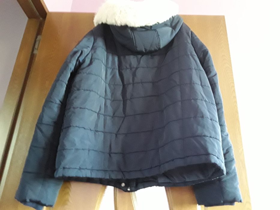 Vând Geacă Damă cu Glugă si Blăniță Mărimea XL