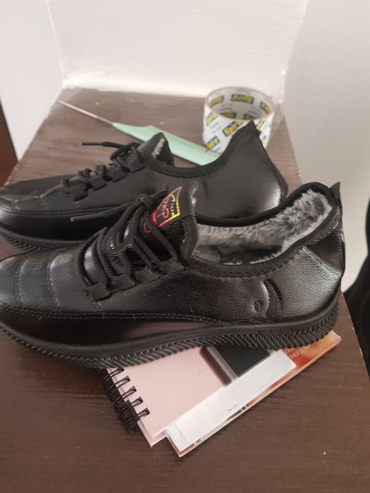 Adidași Imblanite