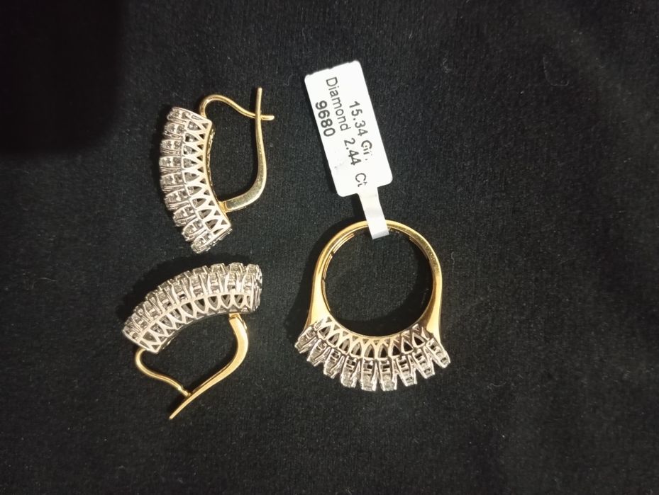 Комплект с бриллиантами