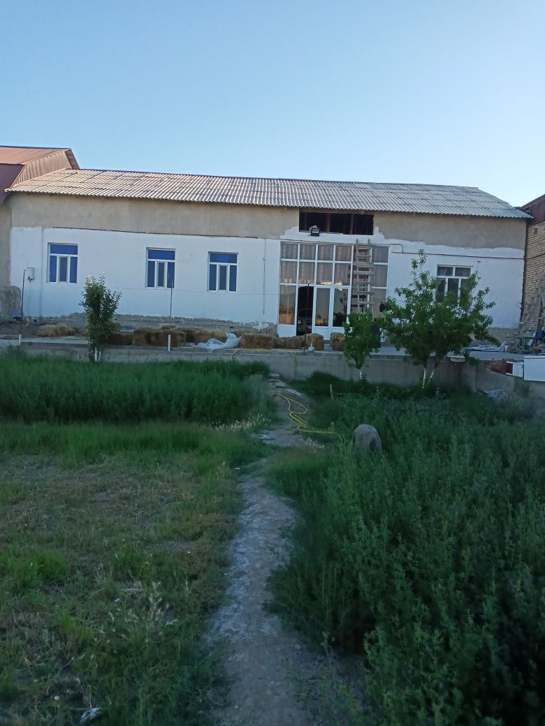 Uchastka sotiladi