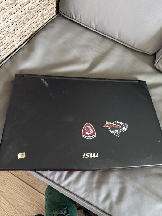 Vand laptop  stricat