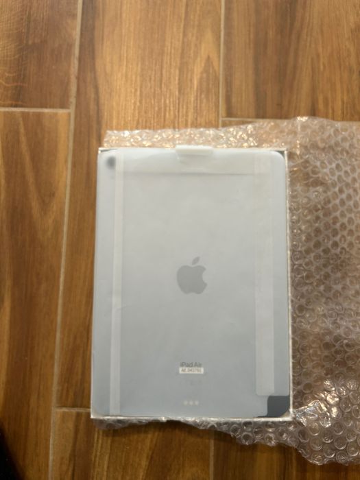 Vand Ipad air 11 in garantie