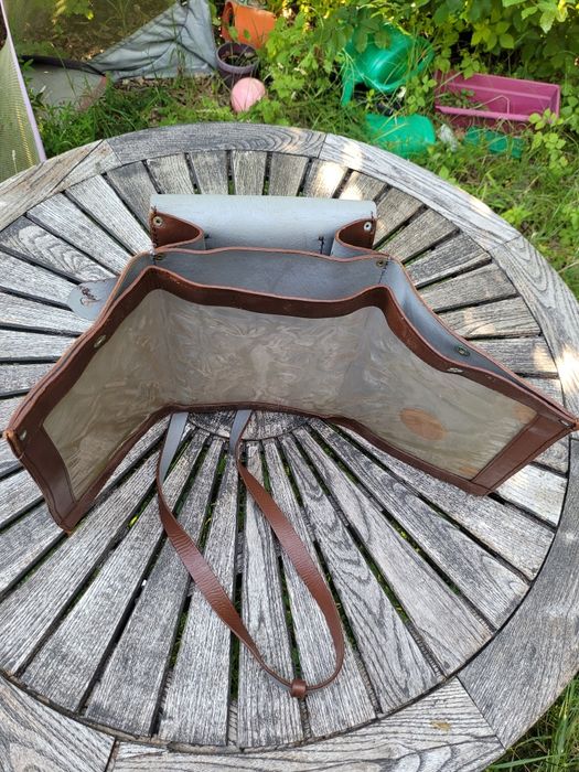 Geanta militara veche din piele naturala