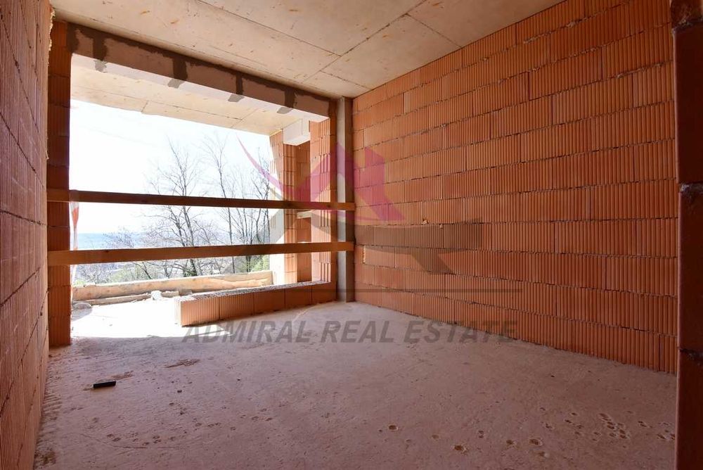 Продава се Тристаен апартамент в Варна, Изгрев - 89 кв.м за 1798 €/кв.м - Снимка #2