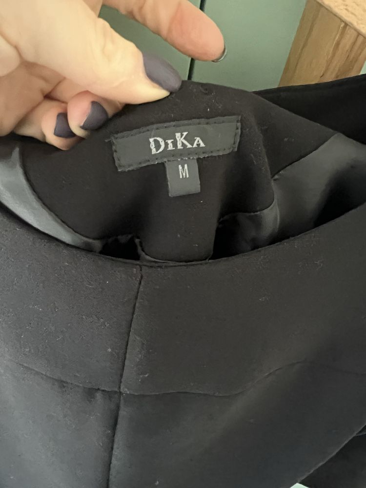 Дамска рокля, Dika
