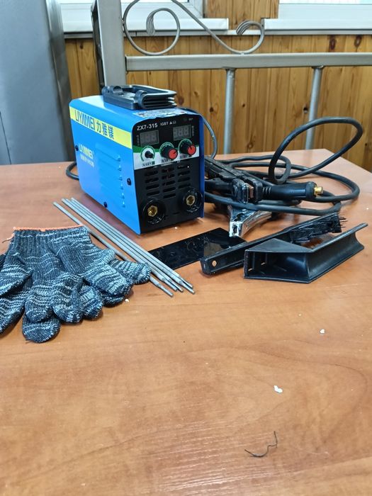 Ручной сварочный аппарат + электроды и перчатки в комплекте Новый