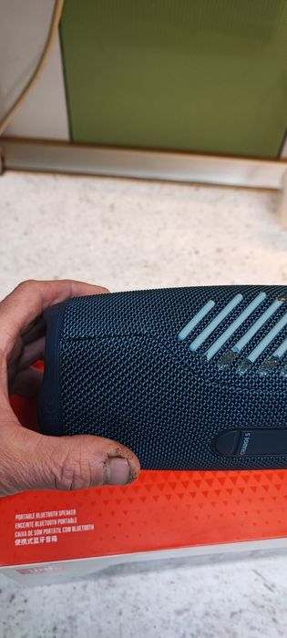 Vând boxa JBL charge 5