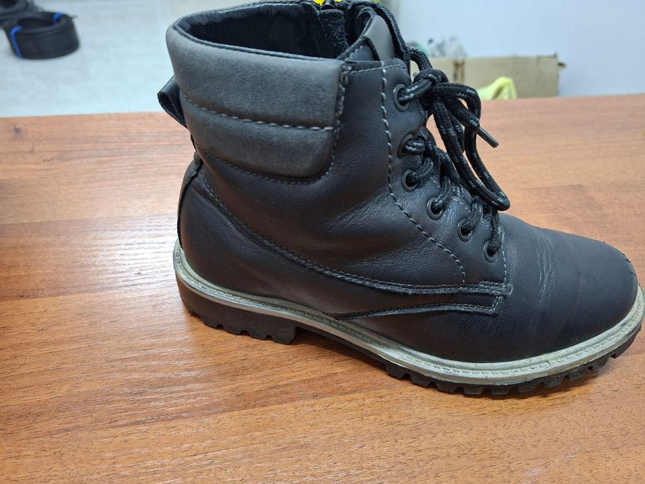 Продам детские зимние кожанные ботинки фирмы Юничел