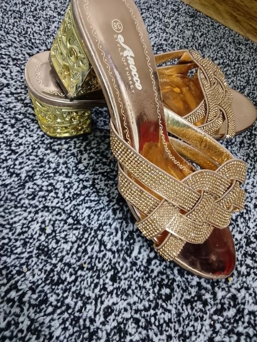 Kelinchayski oyoq kiyimlar