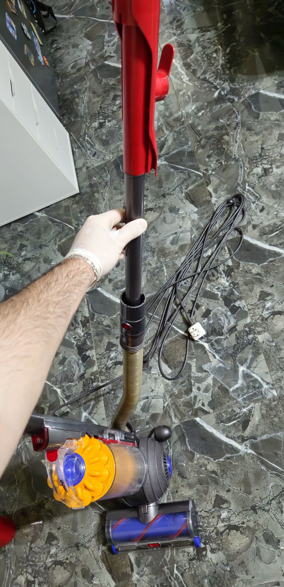 Aspirator vertical Dyson UP22 Light Ball + accesorii originale