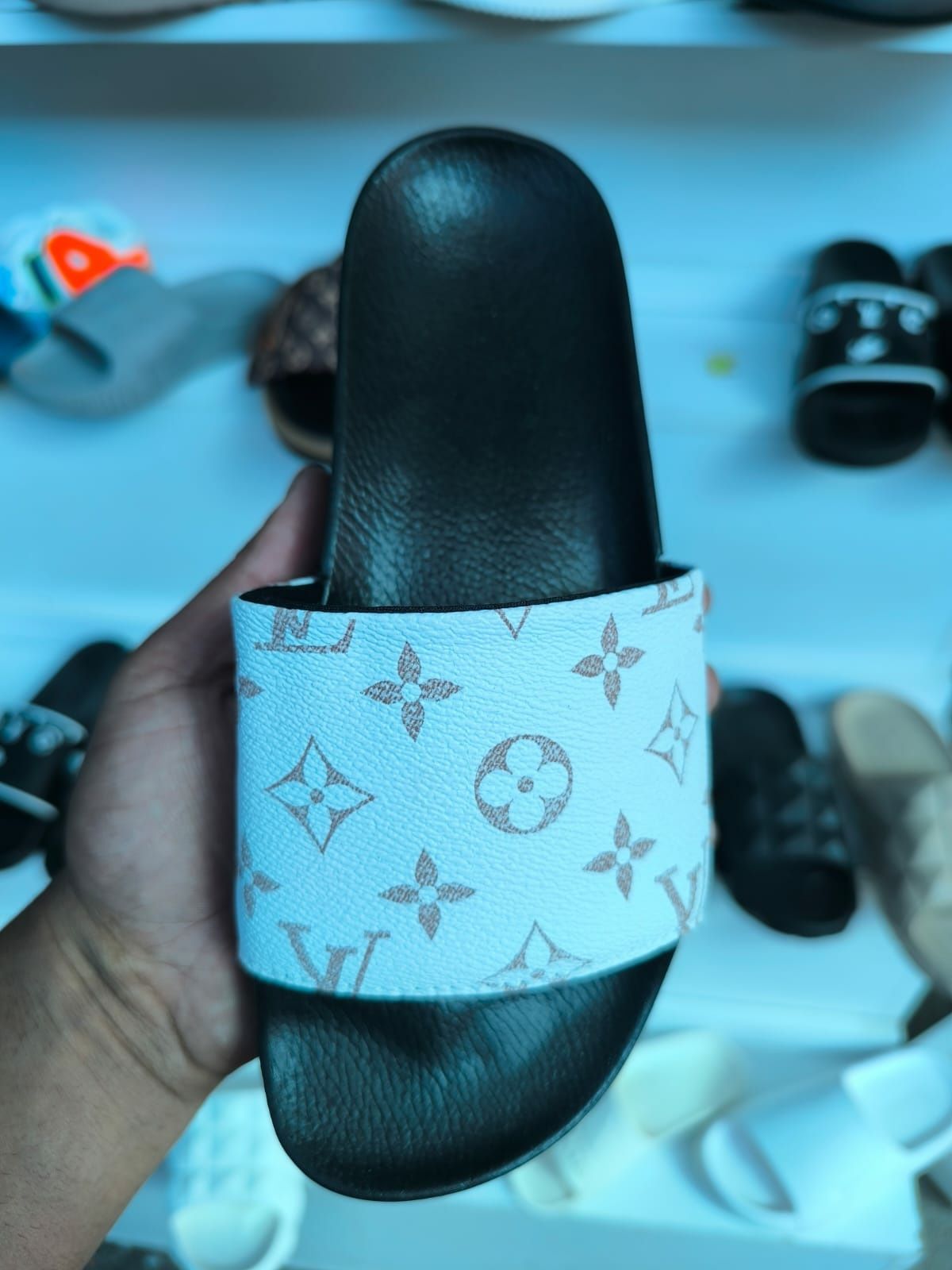 Papuci lv calitate superioara oferta!!!