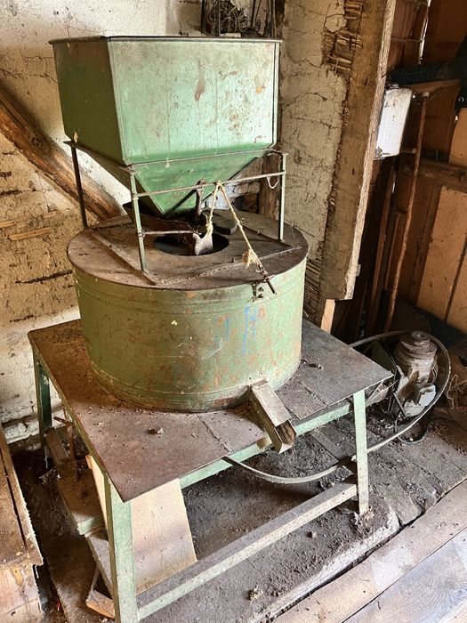 Vand moara patra pe piatra