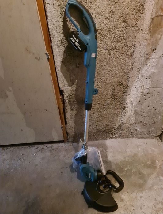 Акумолаторен тример makita
