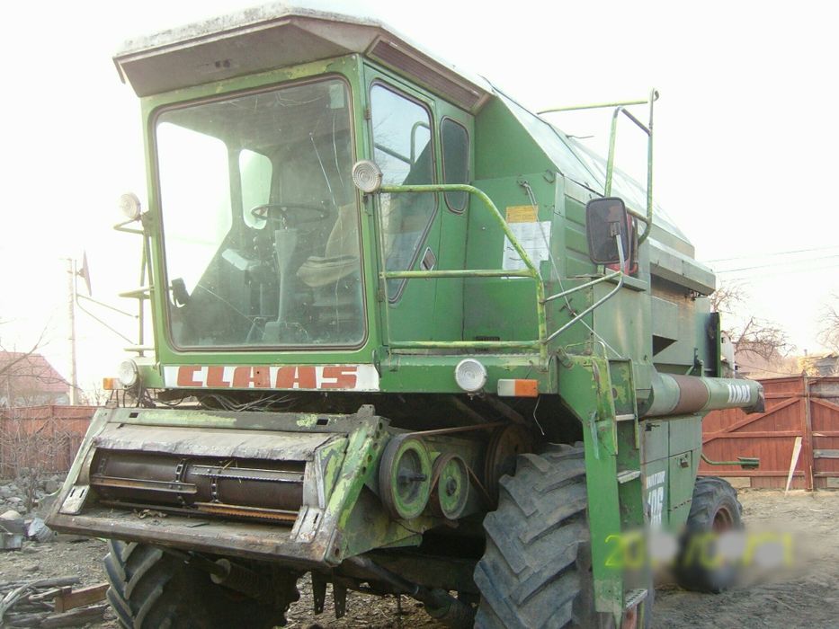Combina Claas Dominator 106 cu masa de porumb