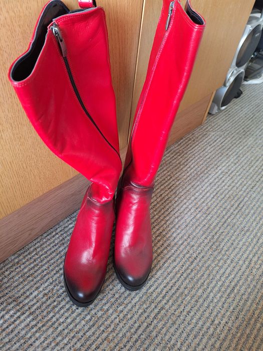 Продавам дамски кожени ботуши