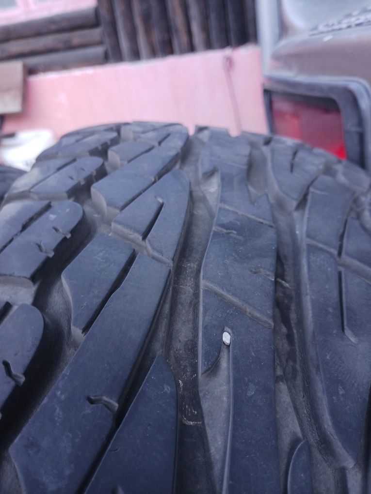 Продавам много запазени  гуми Falken 235/70/16
