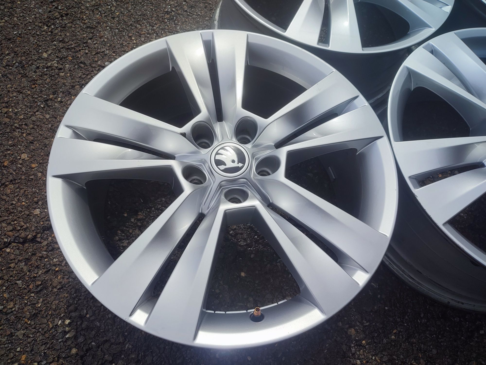 18" оригинални алуминиеви джанти за Skoda Superb,Octavia...