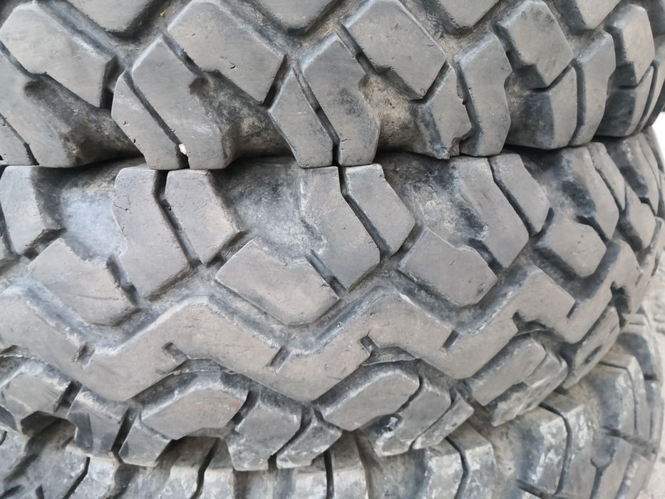 245 R 16 цола гуми за джип maloya