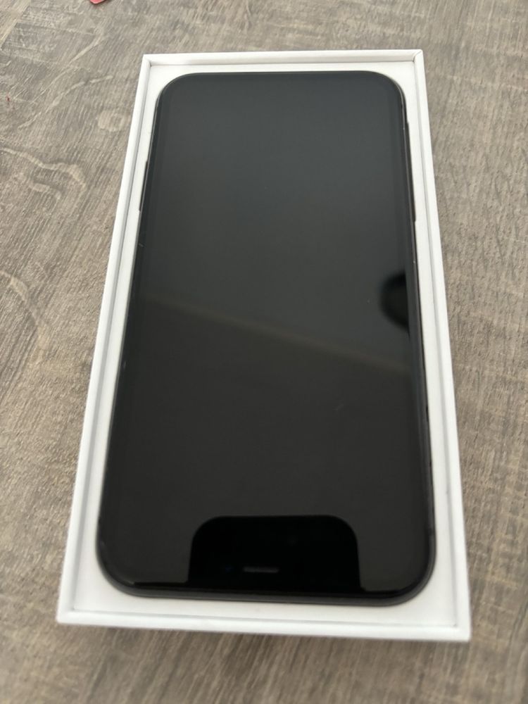 Телефон Iphone 11