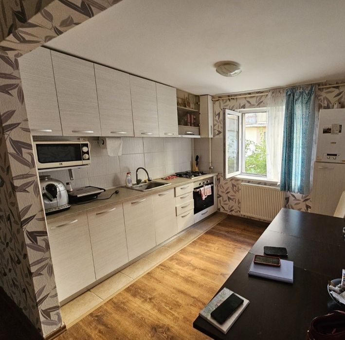 Apartament 2 camere de inchiriat, decomandat, Baciu zona Regal