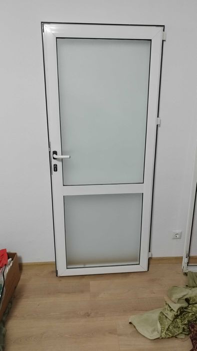 Продавам алуминиева врата 189/82см.