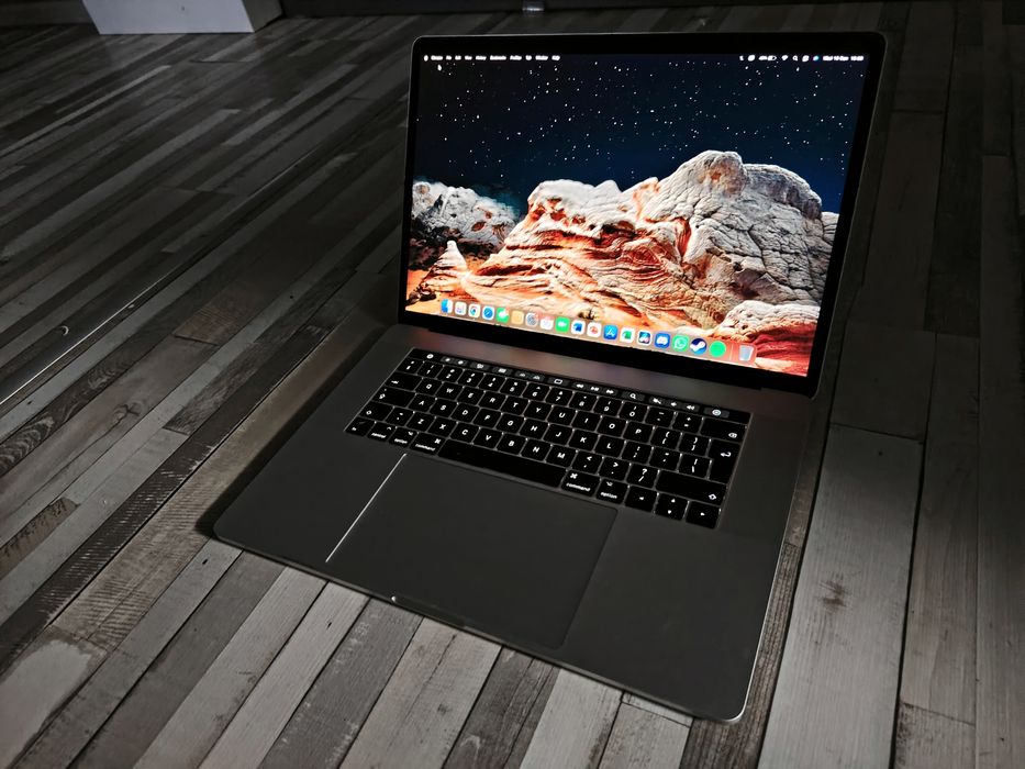 Apple MacBook Pro Retina Touchbar