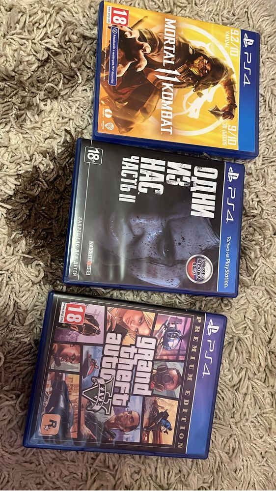 Ps4 Pro ,1тб +три диска : the last of us 2, GTA5,  Mortal kombat 11