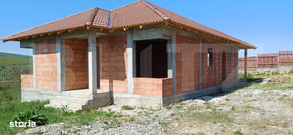 Casa la rosu de vanzare, cu 3 camere, 105 mp, zona Sigmir