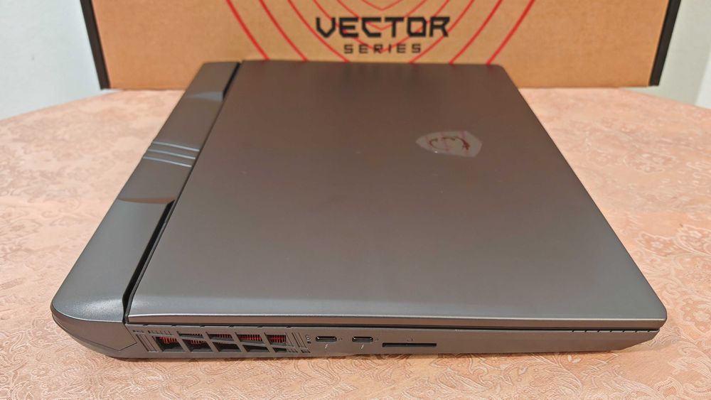 RTX 5080 16GB/Core Ultra 9 275HX/32GB RAM/1TB/MSI Vector 16HX/Гаранция