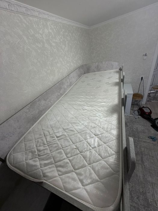 Продаётся двухъярусная кровать .